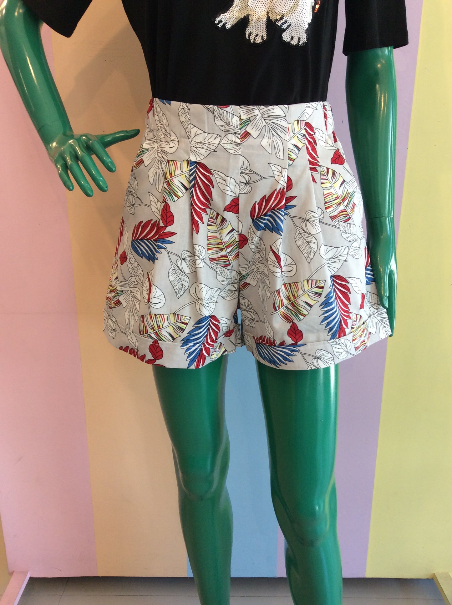 Tropical Elastic Shorts w/ Side Pockets