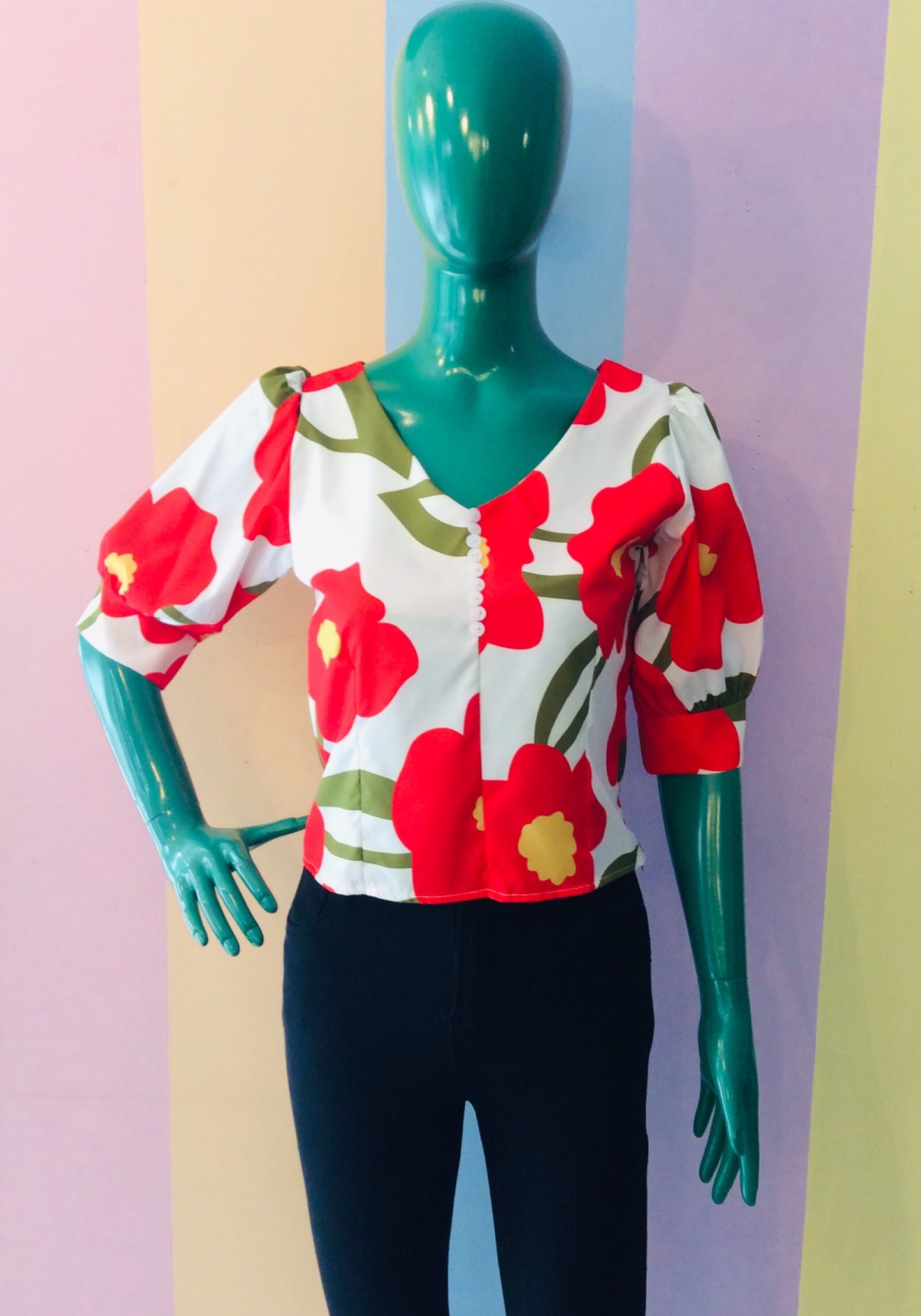 Abstract Flower Semi-Crop Top Blouse in 3/4 Sleeves