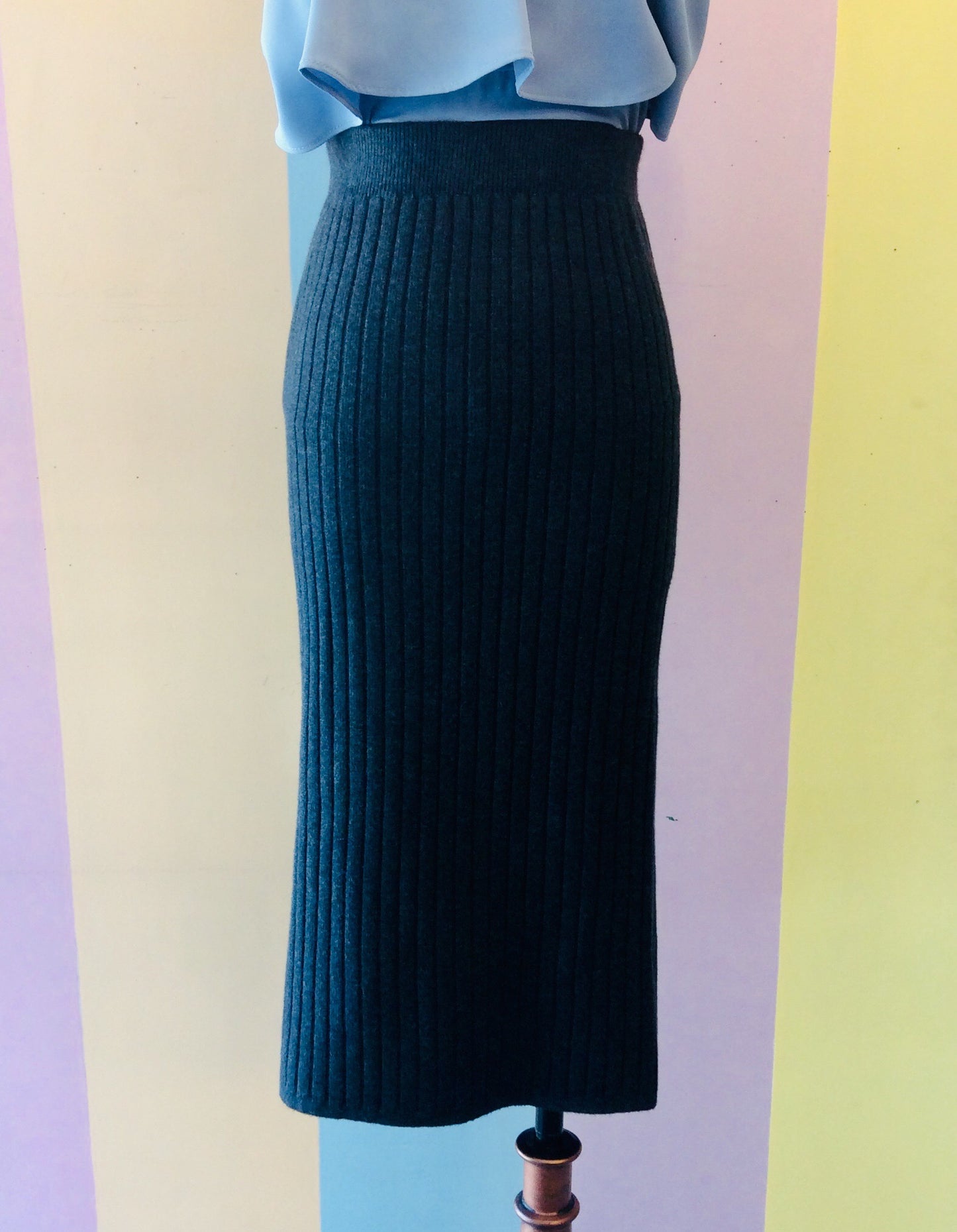 Plain Knitted Midi Skirt w/ Slit