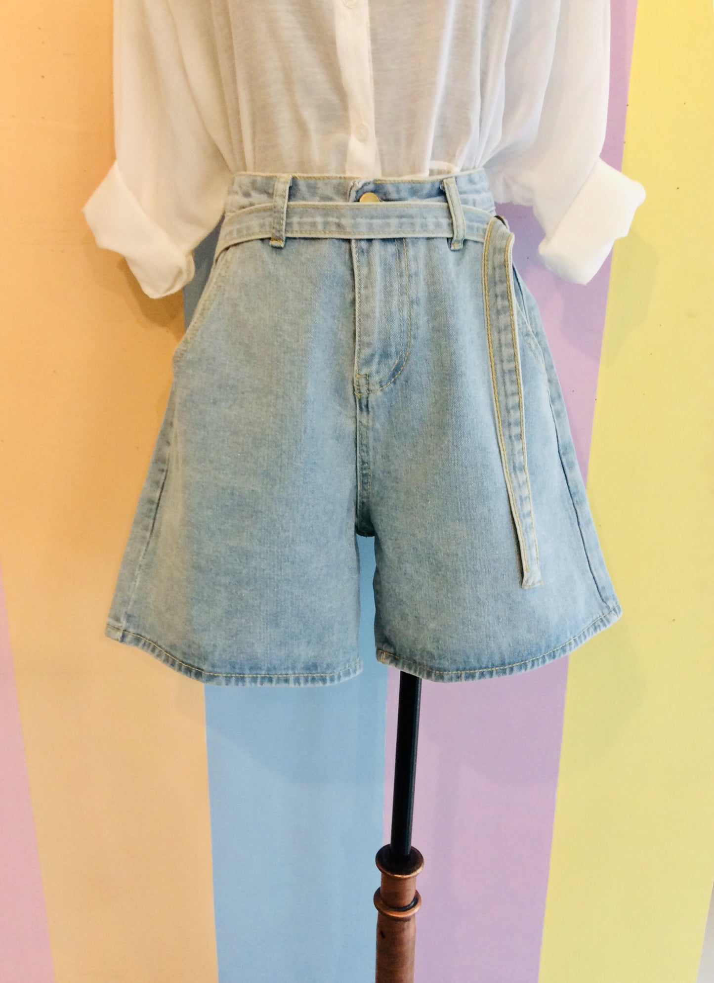 Wide Leg Denim Short Pants w/ Belt....