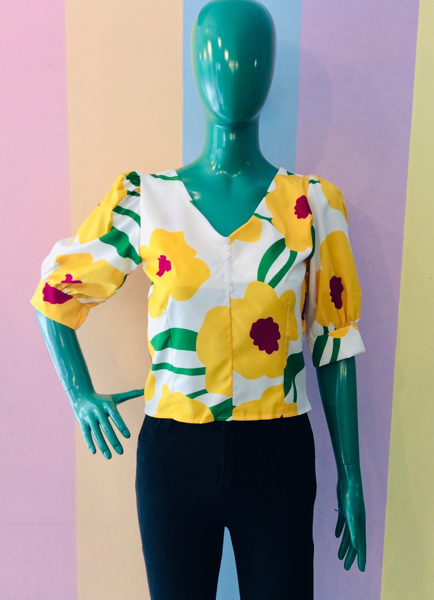 Abstract Flower Semi-Crop Top Blouse in 3/4 Sleeves
