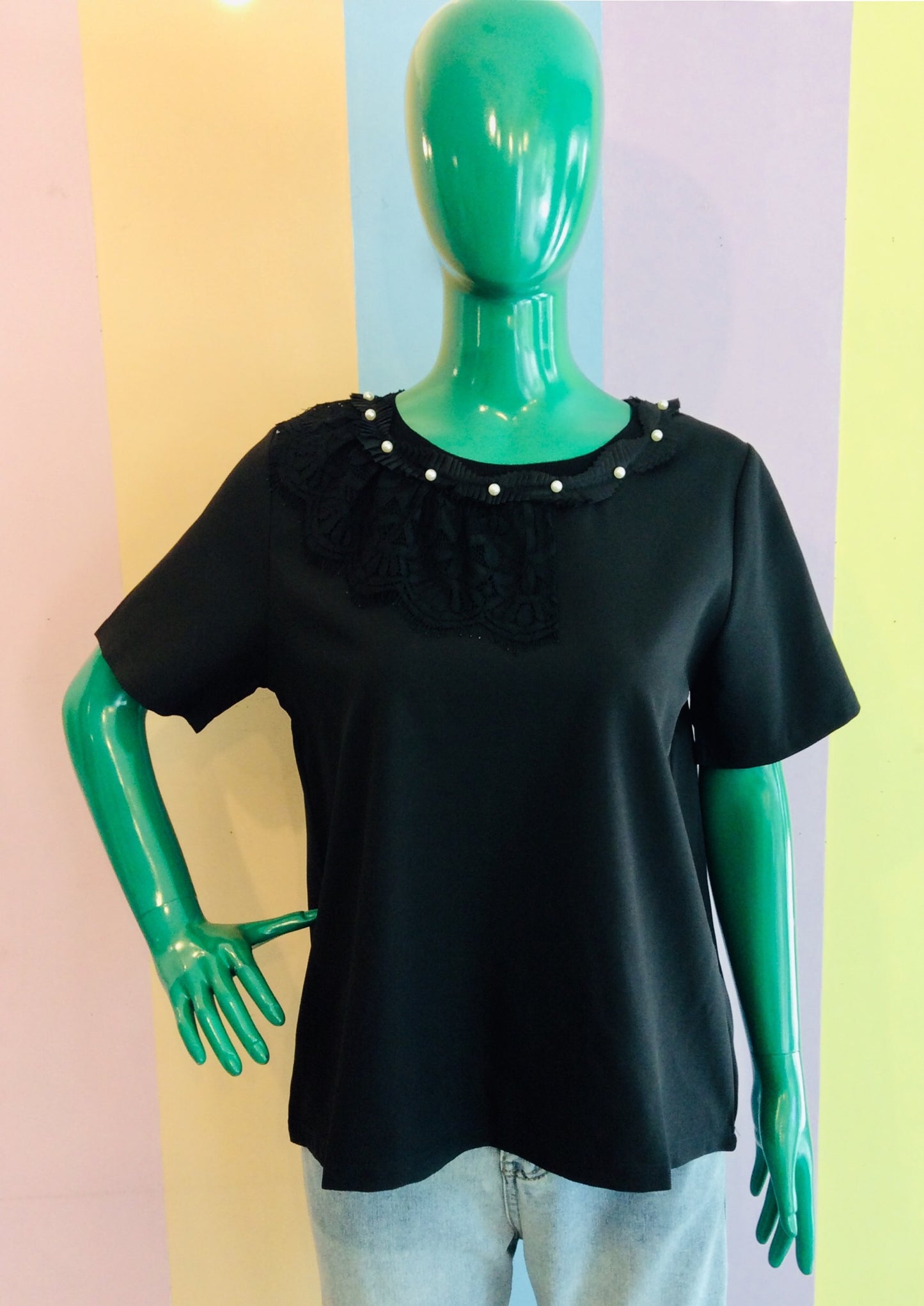 Plain Fashion-Forward Top w/ Lace & Pearls