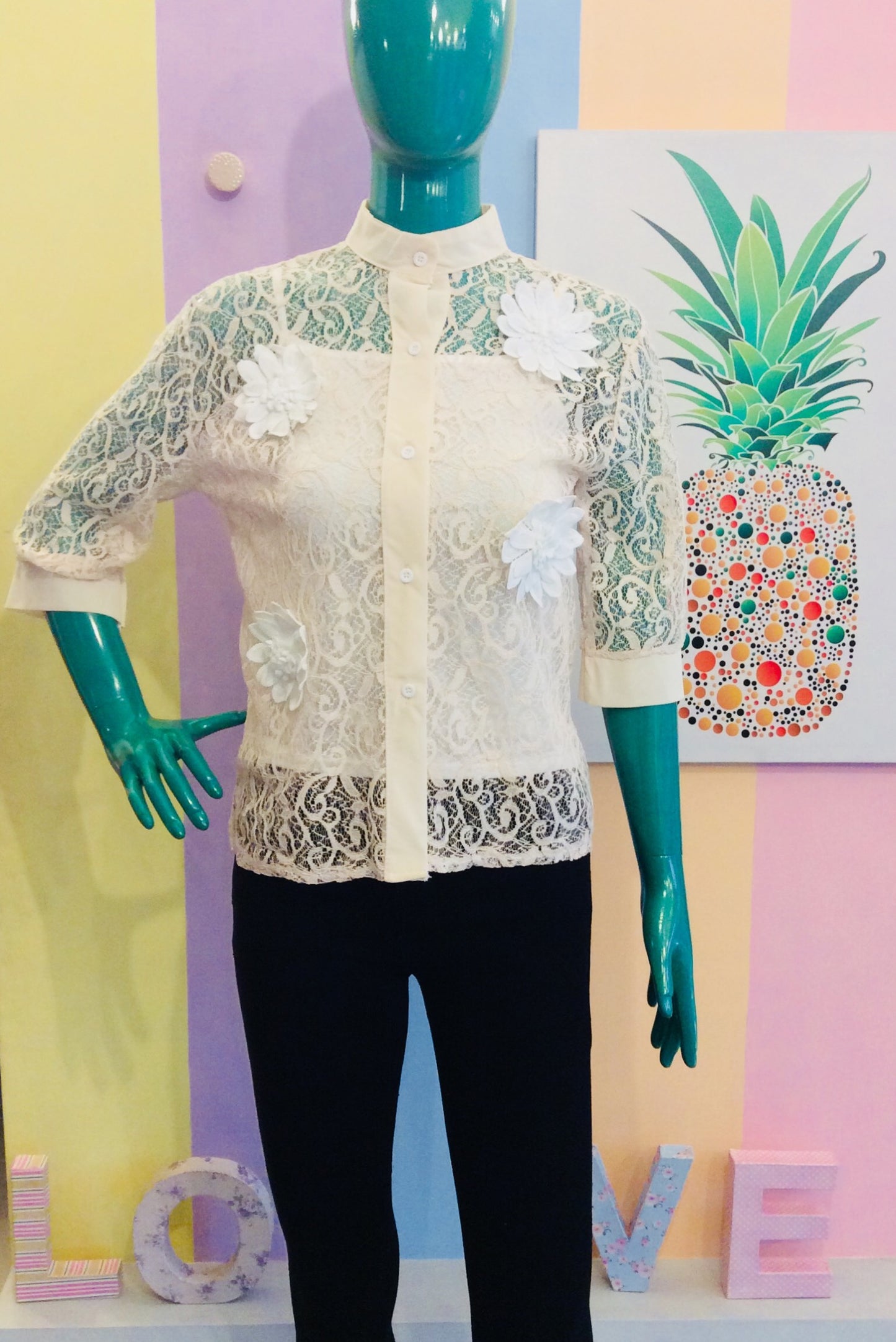 Super Lacy Button-Down 3/4’s Sleeve Top w/ Flowers & Inner