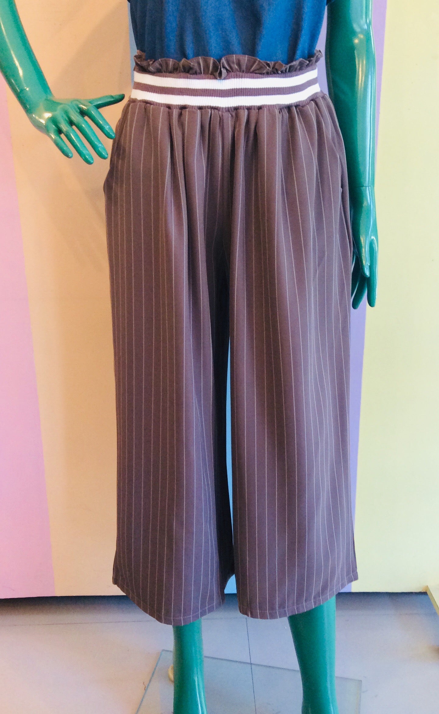 Sporty & Formal Com-bi Stripe Culottes w/ Waist Ruffles & Side Pockets