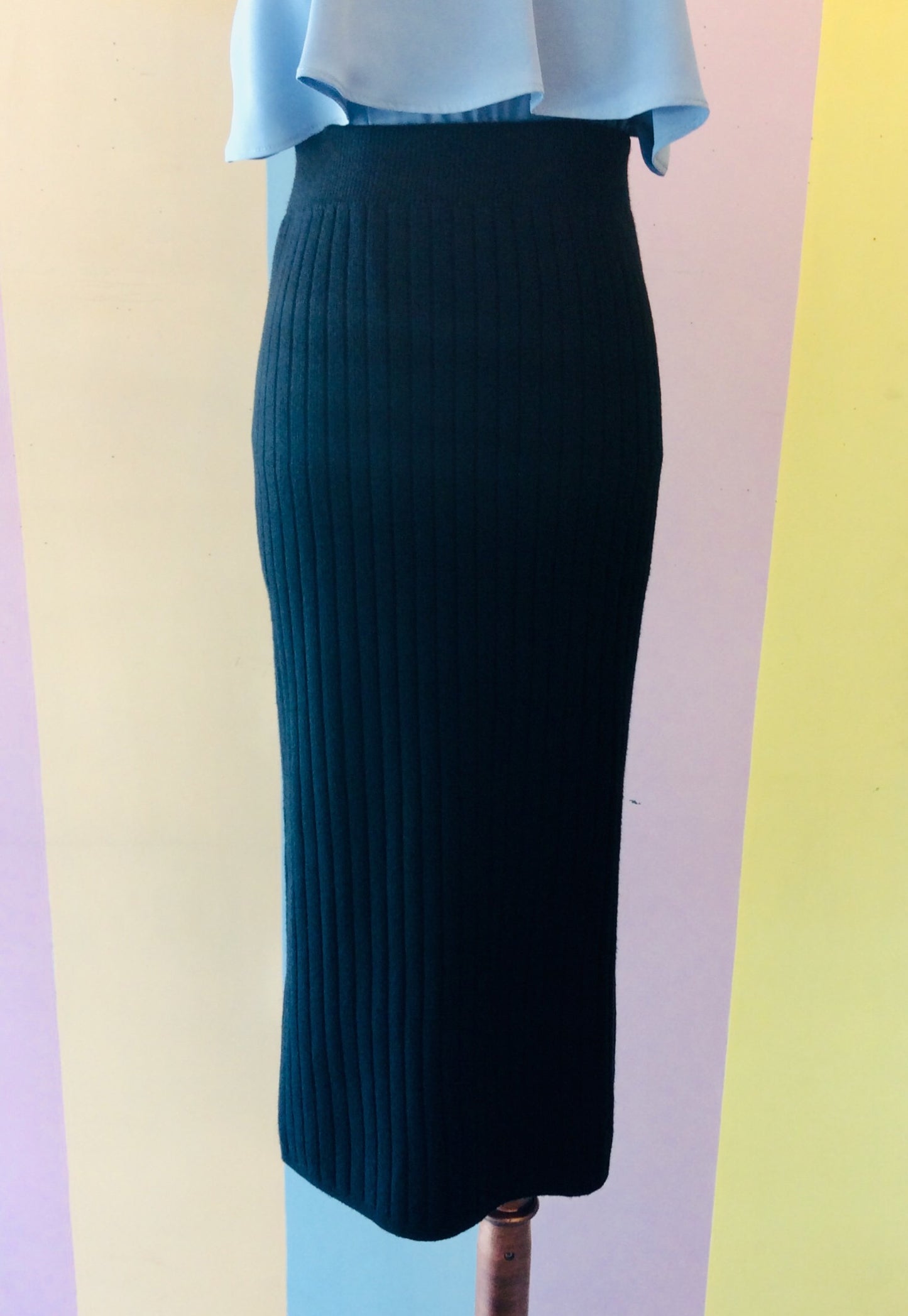 Plain Knitted Midi Skirt w/ Slit