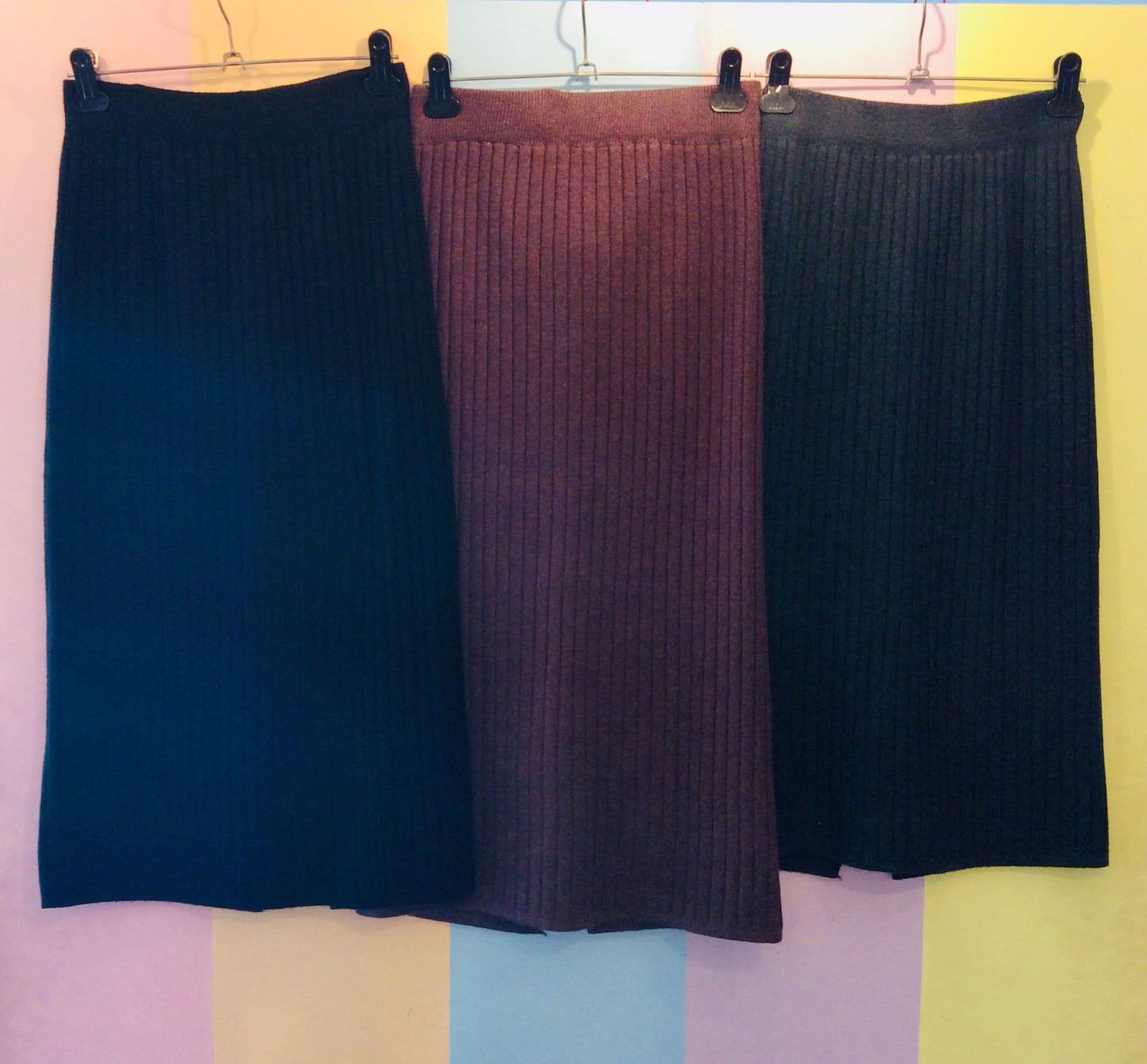 Plain Knitted Midi Skirt w/ Slit
