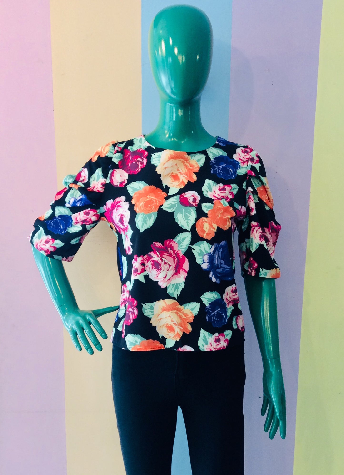 Colorful Floral Blouse w/ Puff Half Sleeve