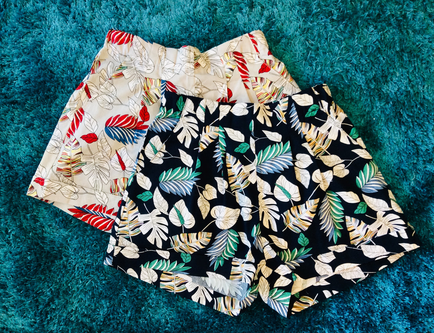 Tropical Elastic Shorts w/ Side Pockets